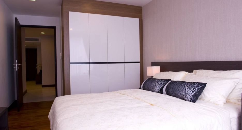 For rent 2 bedrooms apartment in Watthana, Bangkok
