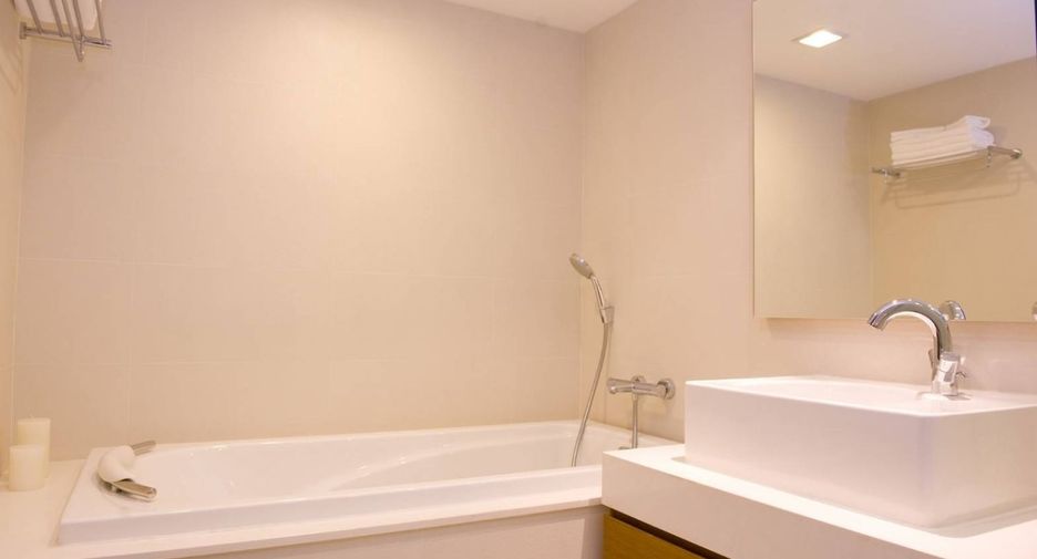 For rent 2 bedrooms apartment in Watthana, Bangkok