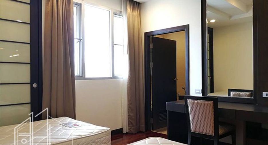 For rent 3 bedrooms condo in Watthana, Bangkok