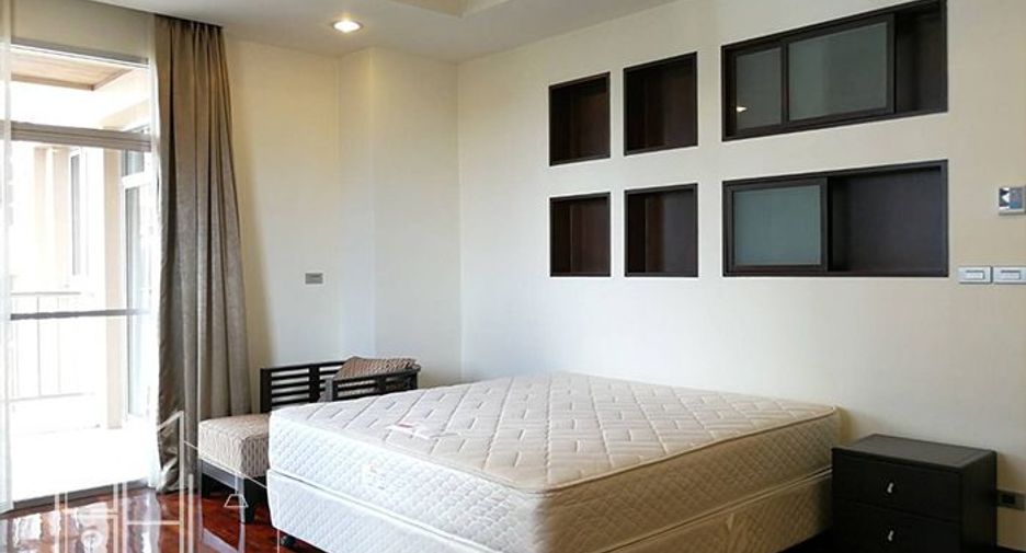 For rent 3 bedrooms condo in Watthana, Bangkok