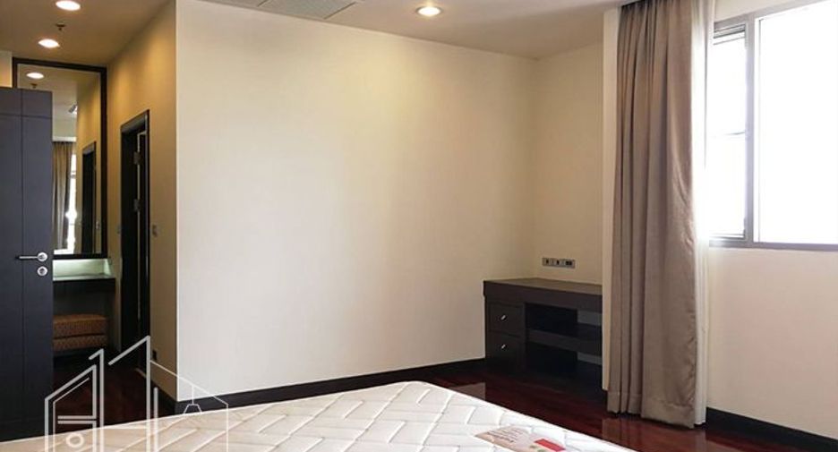 For rent 3 bedrooms condo in Watthana, Bangkok