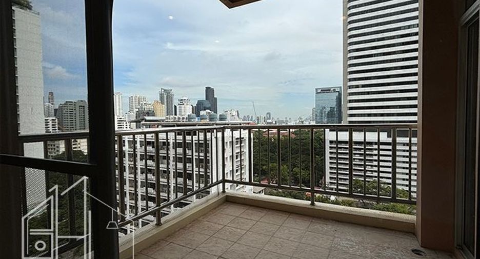 For rent 3 bedrooms condo in Watthana, Bangkok