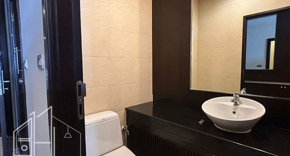 For rent 3 bedrooms condo in Watthana, Bangkok