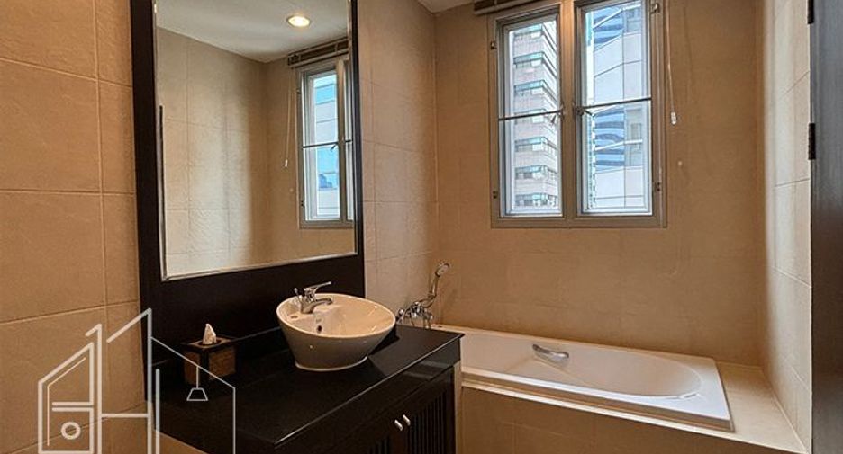 For rent 3 bedrooms condo in Watthana, Bangkok