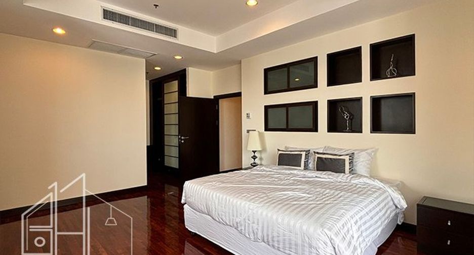 For rent 3 bedrooms condo in Watthana, Bangkok