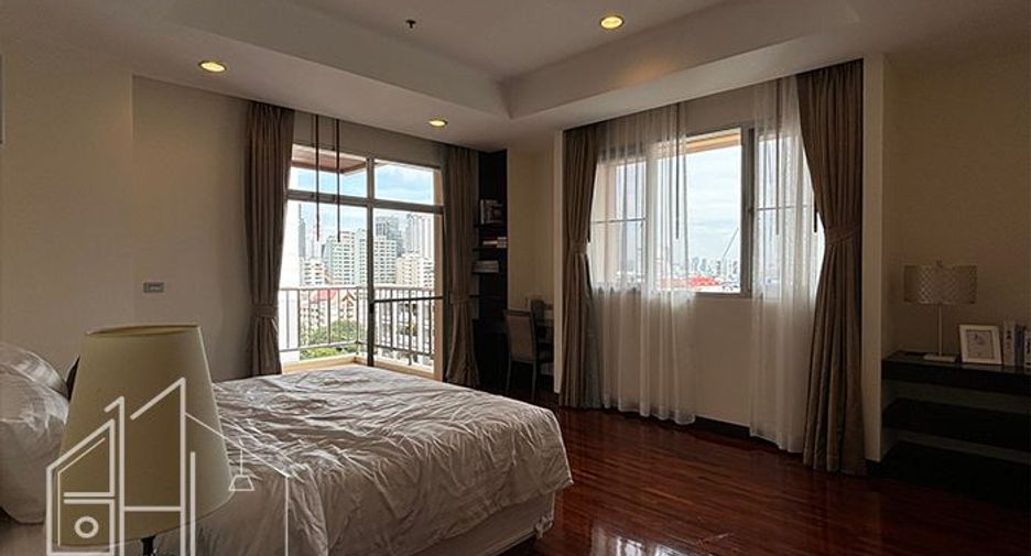 For rent 3 bedrooms condo in Watthana, Bangkok