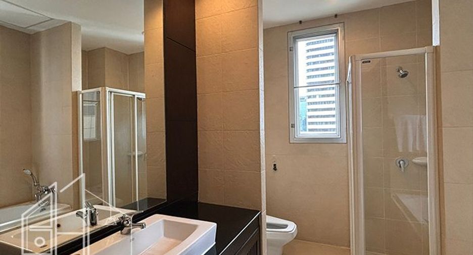 For rent 3 bedrooms condo in Watthana, Bangkok