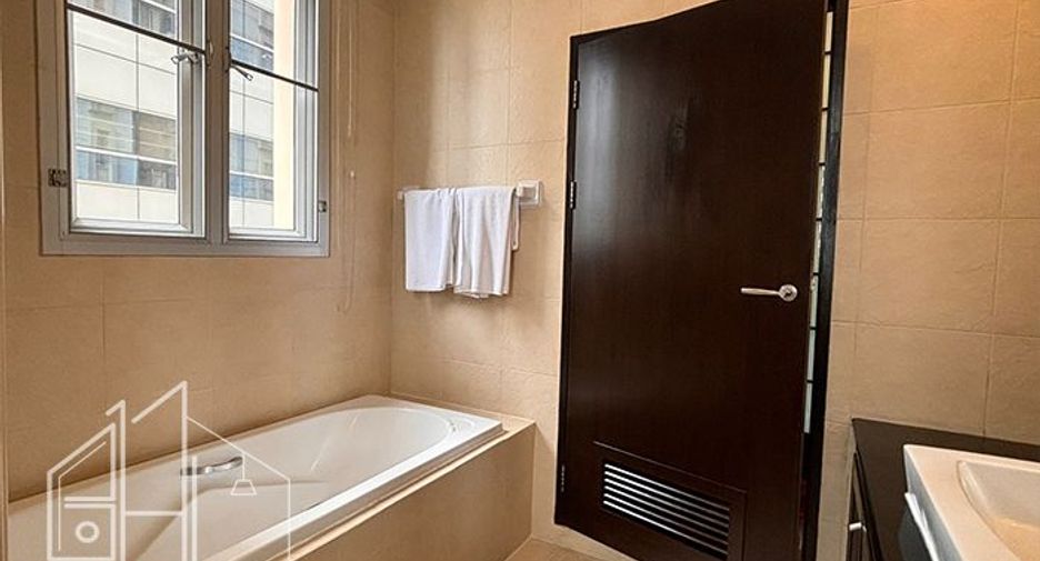 For rent 3 bedrooms condo in Watthana, Bangkok