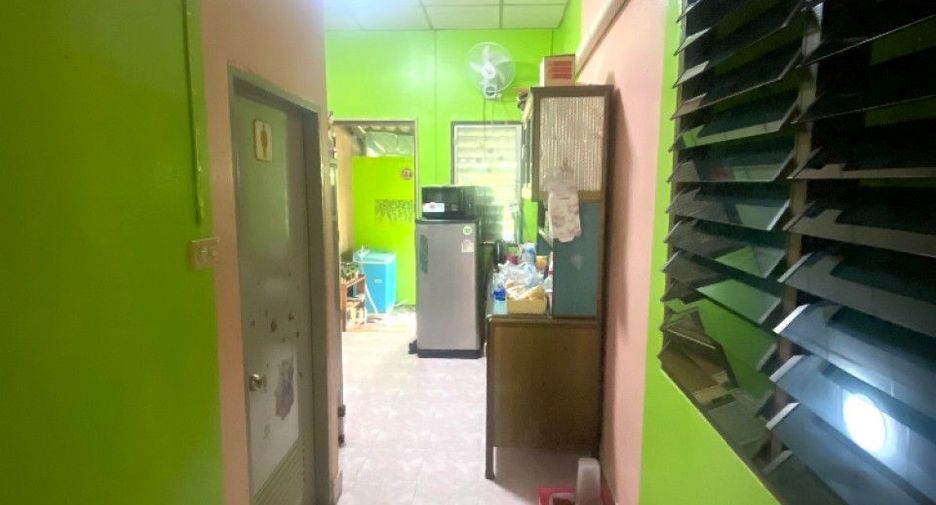 Casa adosada en venta de 3 habitaciones en Phan Thong, Chonburi