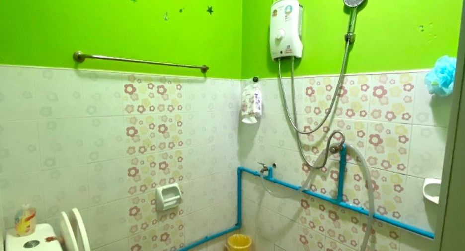 Casa adosada en venta de 3 habitaciones en Phan Thong, Chonburi