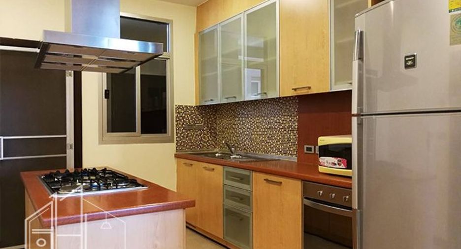 For rent 3 bedrooms apartment in Watthana, Bangkok