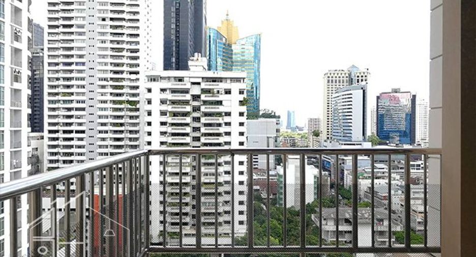 For rent 3 bedrooms apartment in Watthana, Bangkok