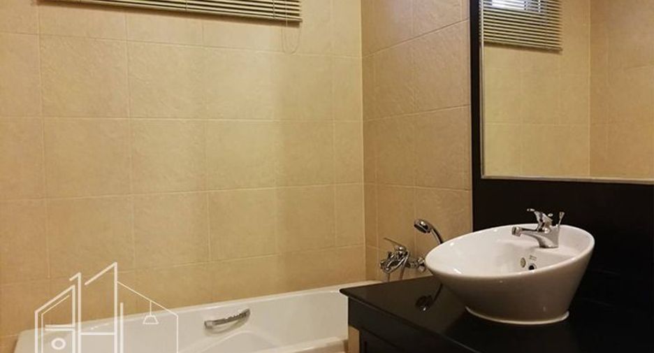 For rent 3 bedrooms apartment in Watthana, Bangkok