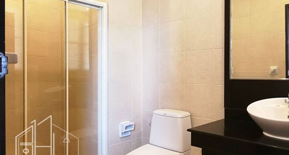 For rent 3 bedrooms apartment in Watthana, Bangkok