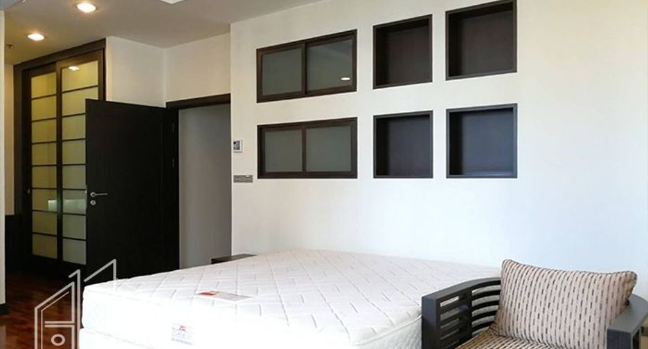 For rent 3 bedrooms apartment in Watthana, Bangkok