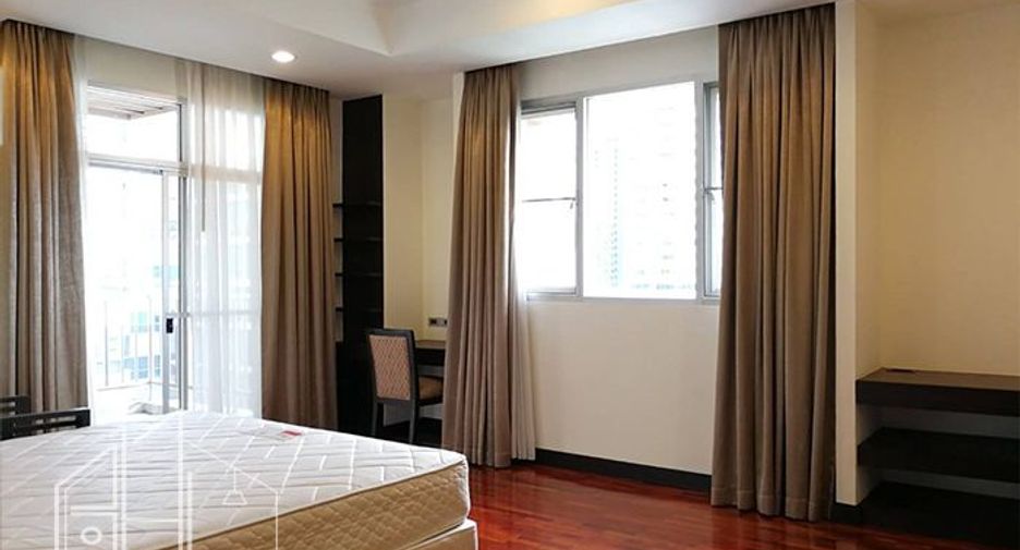 For rent 3 bedrooms apartment in Watthana, Bangkok
