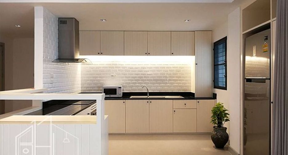For rent 3 bedrooms apartment in Watthana, Bangkok