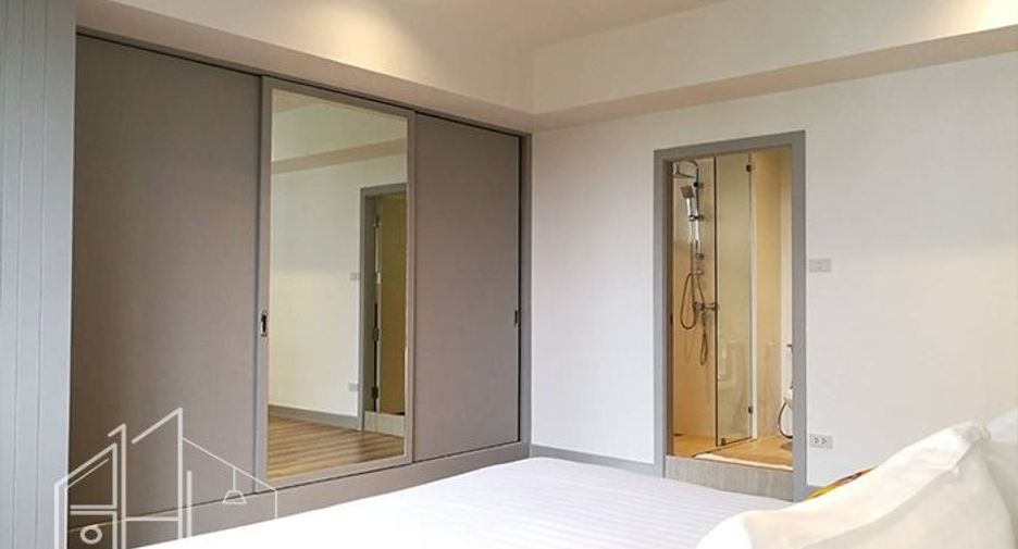 For rent 3 bedrooms apartment in Watthana, Bangkok