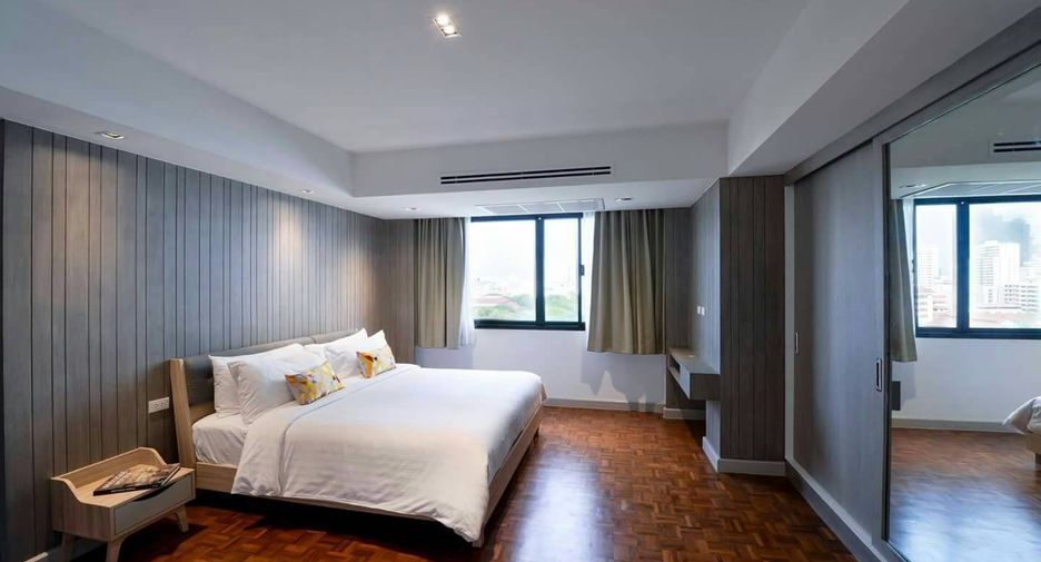 For rent 3 bedrooms apartment in Watthana, Bangkok