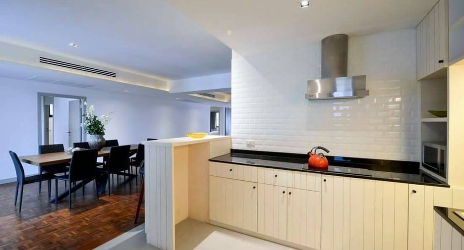For rent 3 bedrooms apartment in Watthana, Bangkok