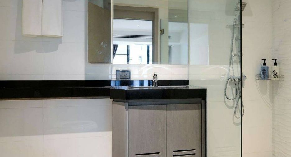 For rent 3 bedrooms apartment in Watthana, Bangkok