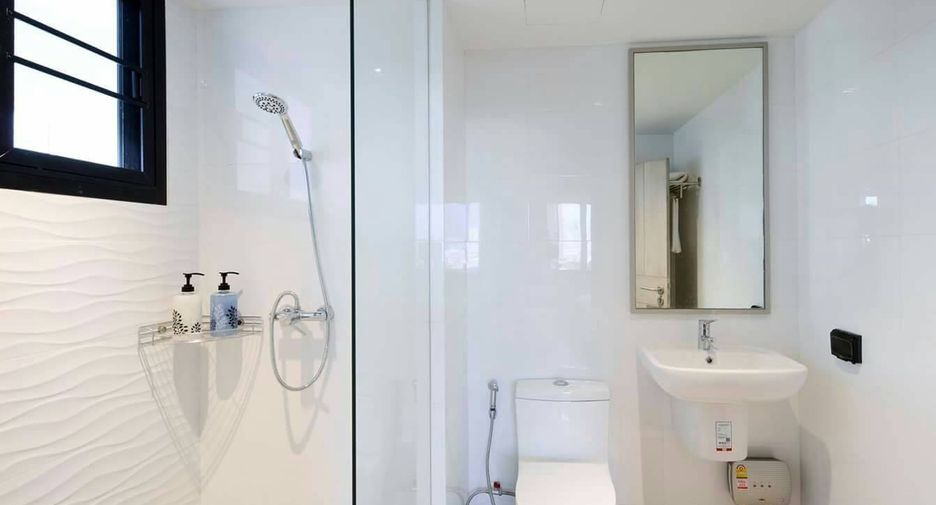 For rent 3 bedrooms apartment in Watthana, Bangkok