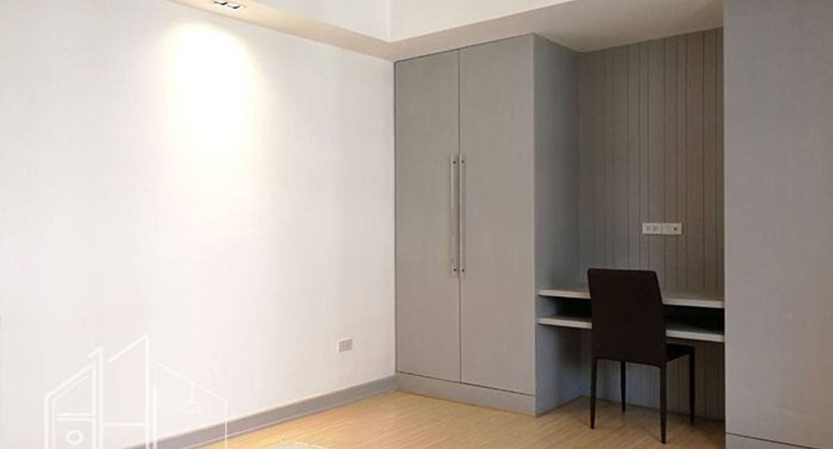 For rent 3 bedrooms condo in Watthana, Bangkok