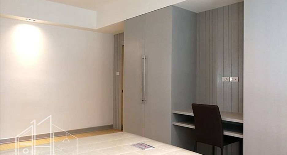 For rent 3 bedrooms condo in Watthana, Bangkok