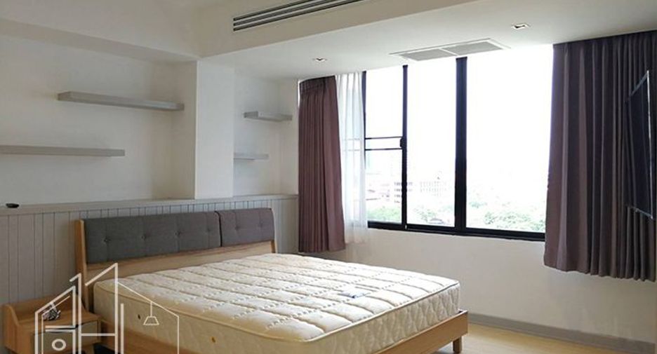 For rent 3 bedrooms condo in Watthana, Bangkok