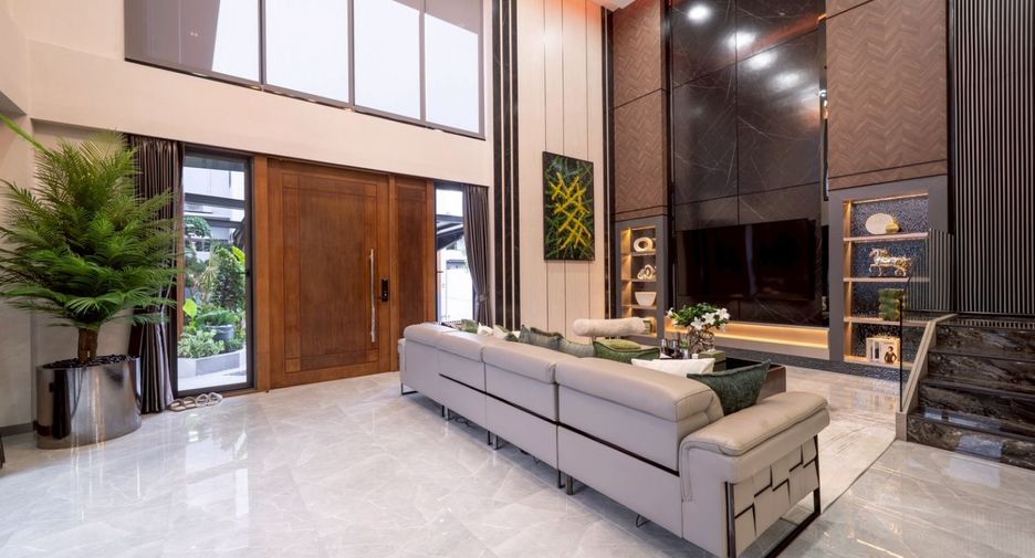 Villa en venta de 6 habitaciones en Bang Lamung, Chonburi