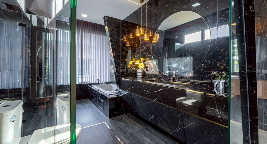 Villa en venta de 6 habitaciones en Bang Lamung, Chonburi