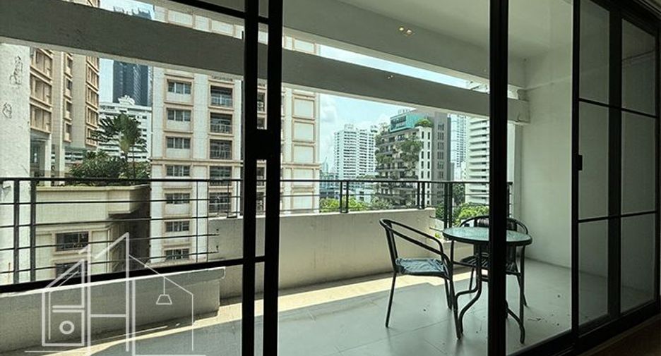 For rent 2 bedrooms condo in Watthana, Bangkok