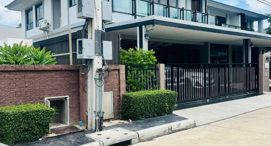 Casa en venta de 4 habitaciones en Bang Khae, Bangkok