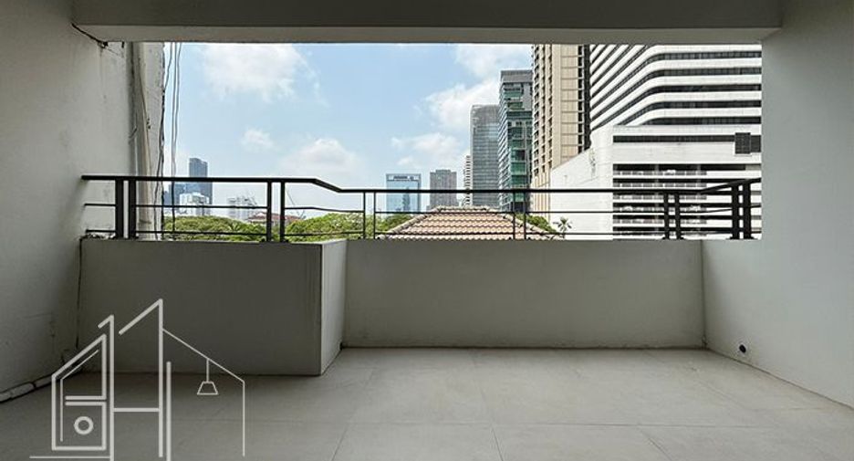 For rent 3 bedrooms condo in Watthana, Bangkok