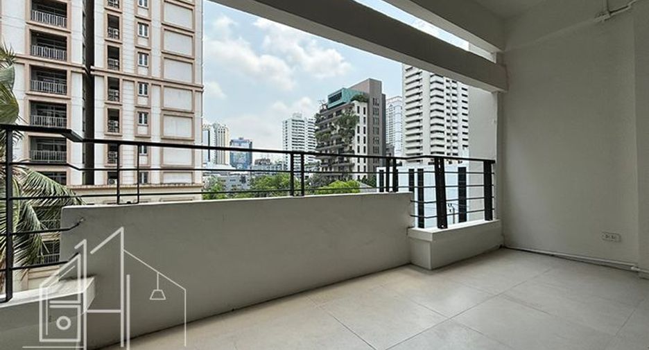For rent 3 bedrooms condo in Watthana, Bangkok