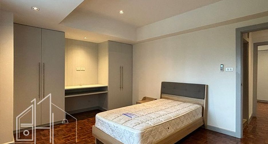 For rent 3 bedrooms condo in Watthana, Bangkok