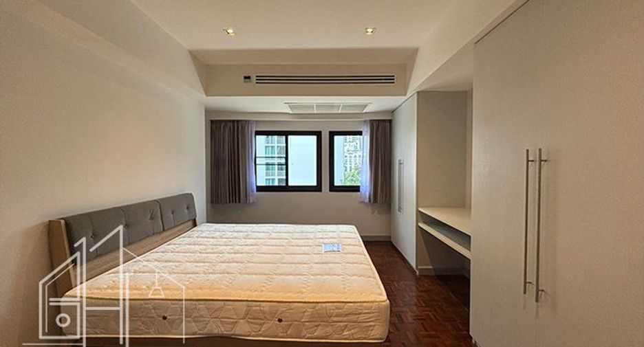For rent 3 bedrooms condo in Watthana, Bangkok