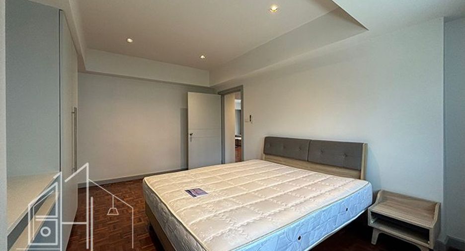 For rent 3 bedrooms condo in Watthana, Bangkok