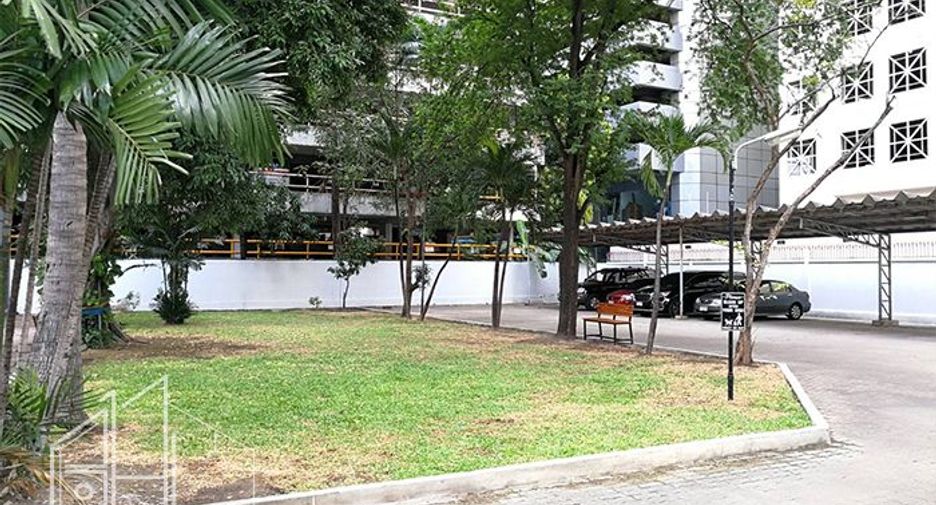 For rent 2 bedrooms apartment in Watthana, Bangkok
