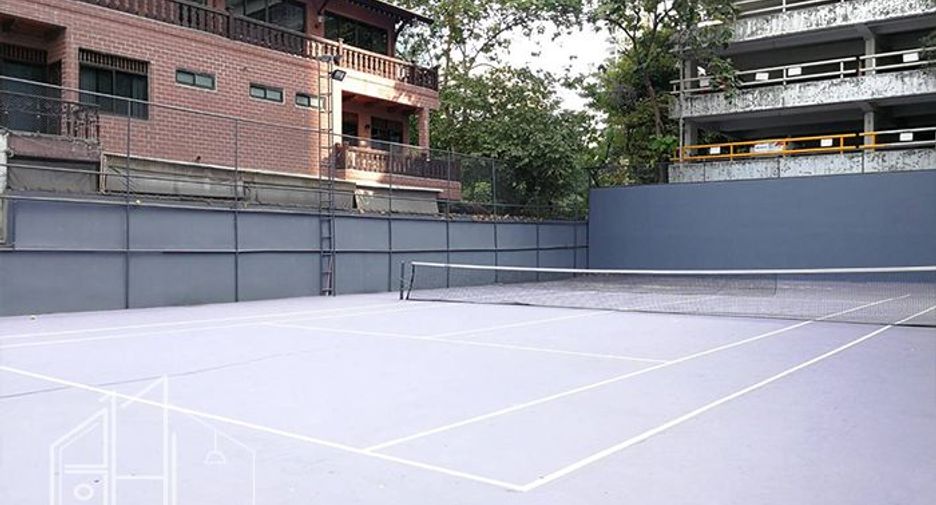 For rent 2 bedrooms apartment in Watthana, Bangkok
