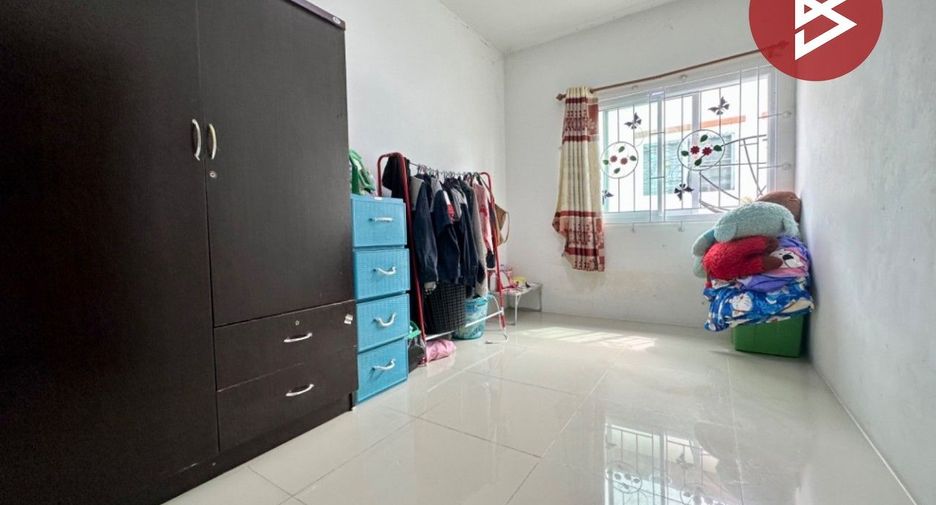 À vendre 3 chambres maison de ville à Pluak Daeng, Rayong