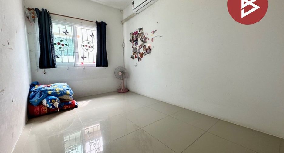 À vendre 3 chambres maison de ville à Pluak Daeng, Rayong