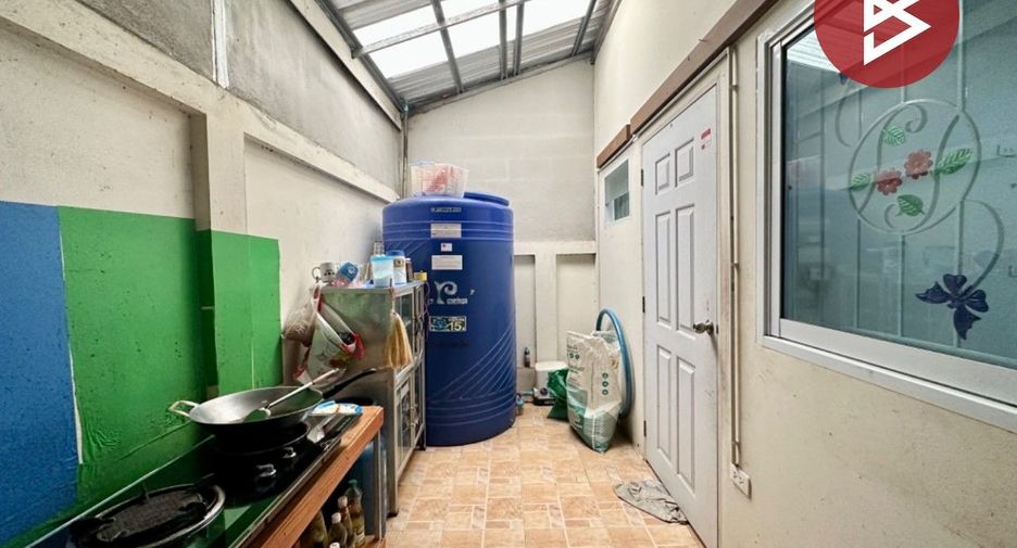 À vendre 3 chambres maison de ville à Pluak Daeng, Rayong
