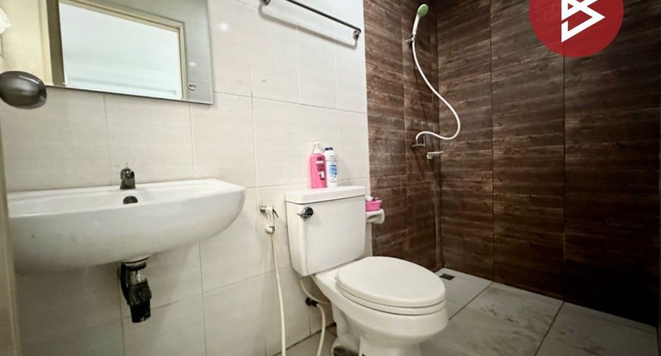 À vendre 3 chambres maison de ville à Pluak Daeng, Rayong