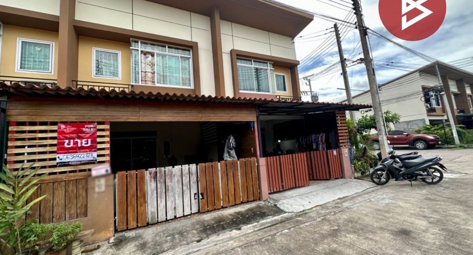À vendre 3 chambres maison de ville à Pluak Daeng, Rayong