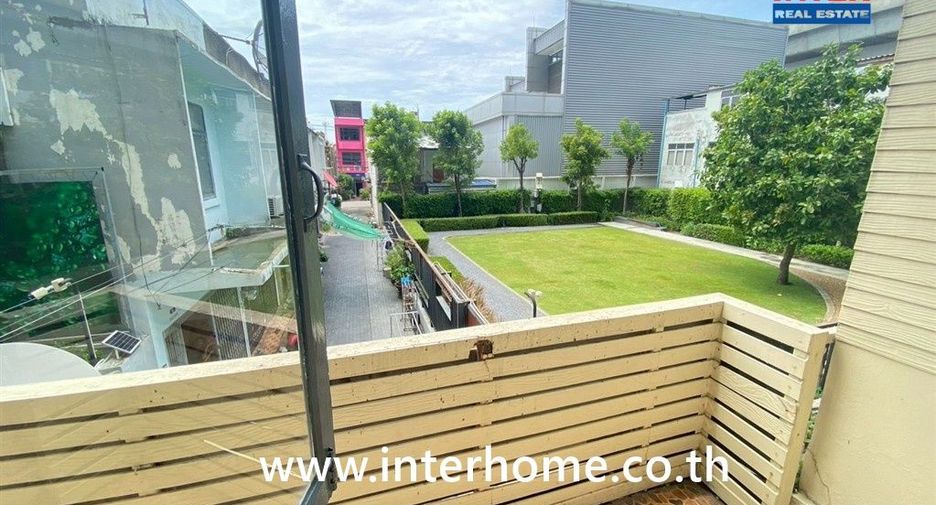 Casa adosada en venta de 3 habitaciones en Bang Sue, Bangkok
