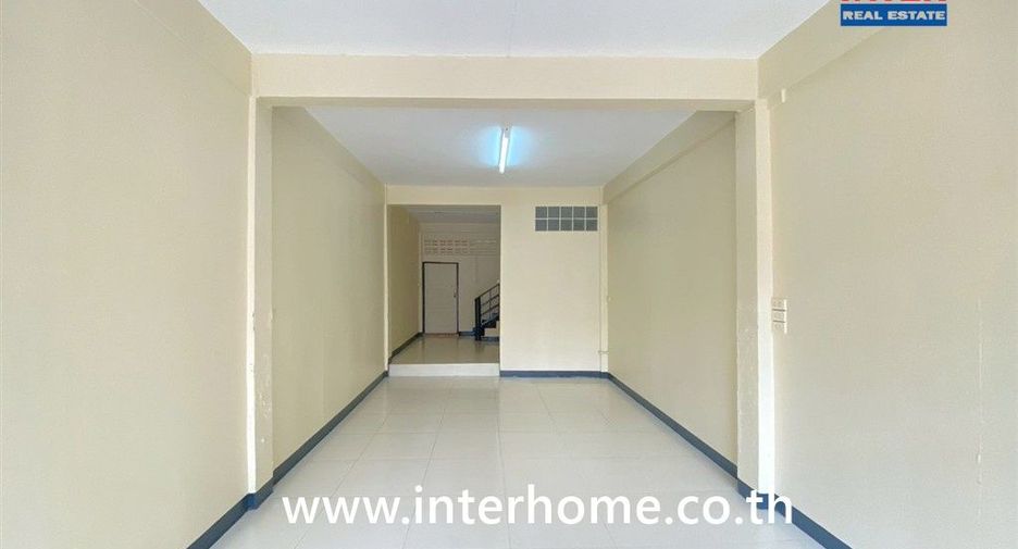 Casa adosada en venta de 3 habitaciones en Bang Sue, Bangkok