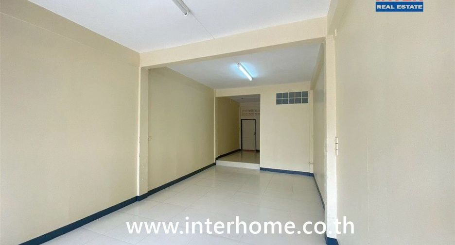 Casa adosada en venta de 3 habitaciones en Bang Sue, Bangkok