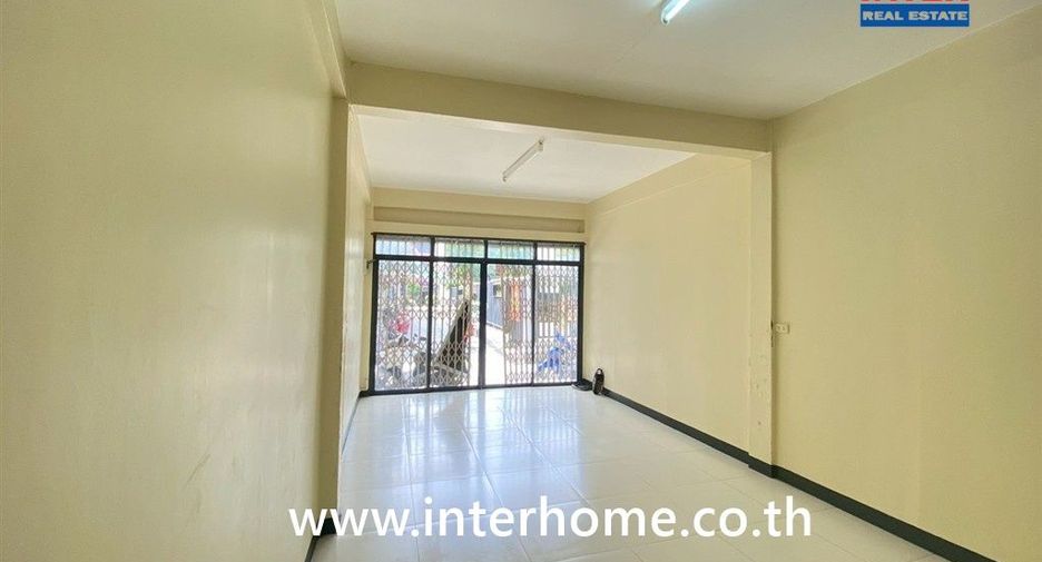 Casa adosada en venta de 3 habitaciones en Bang Sue, Bangkok