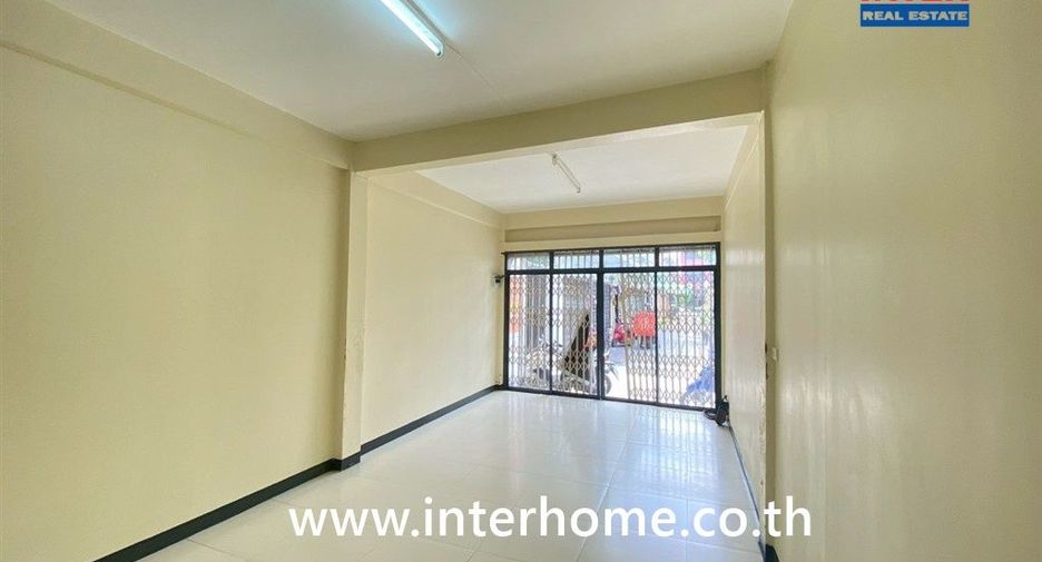 Casa adosada en venta de 3 habitaciones en Bang Sue, Bangkok